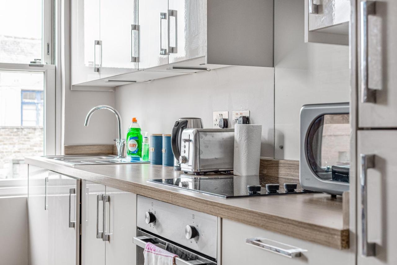 Contemporary 2 Bedroom Apt, Town Centre By Tent Serviced Apartments Chertsey Extérieur photo