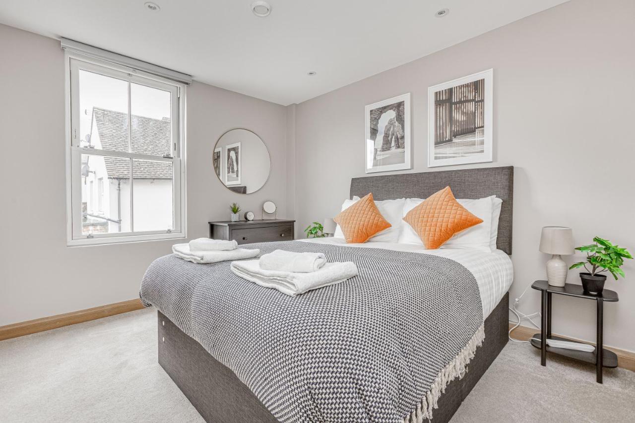 Contemporary 2 Bedroom Apt, Town Centre By Tent Serviced Apartments Chertsey Extérieur photo