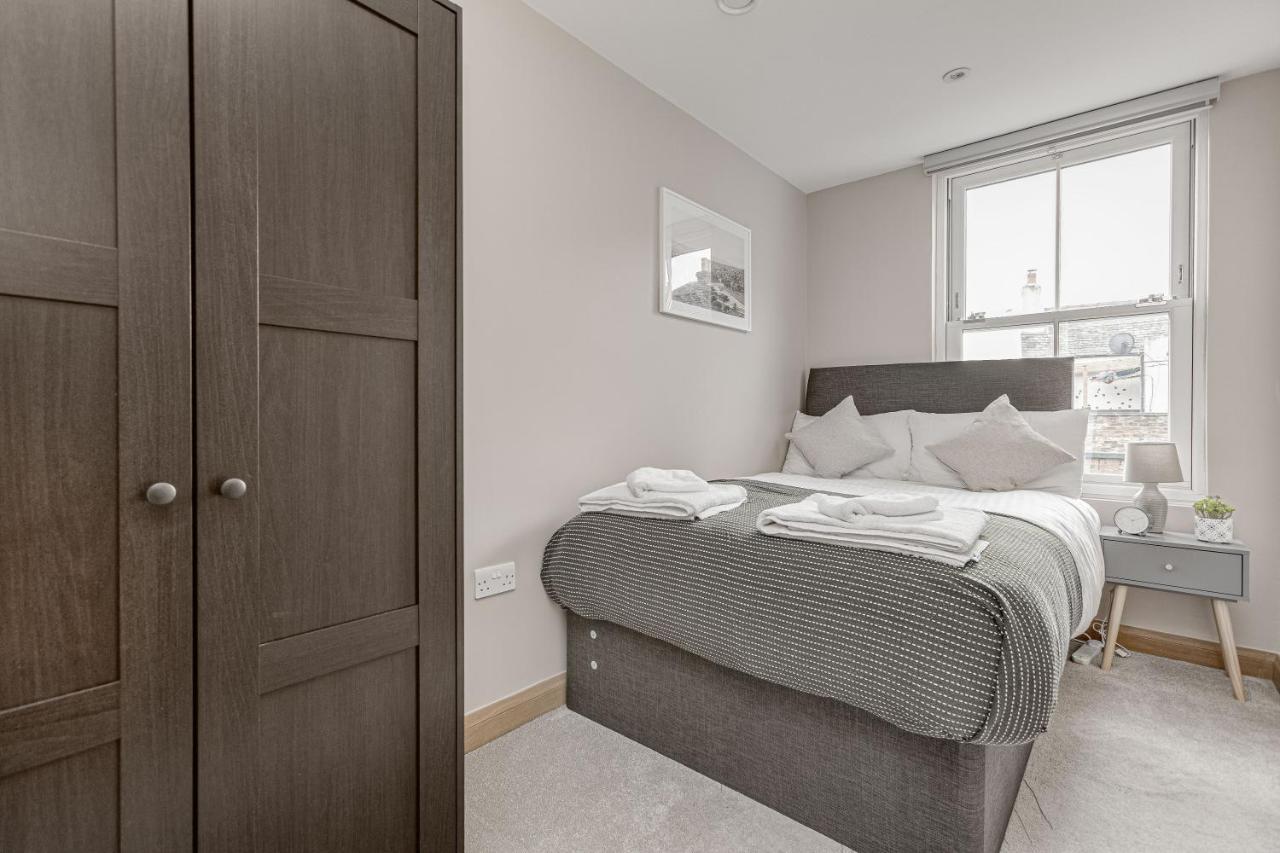 Contemporary 2 Bedroom Apt, Town Centre By Tent Serviced Apartments Chertsey Extérieur photo